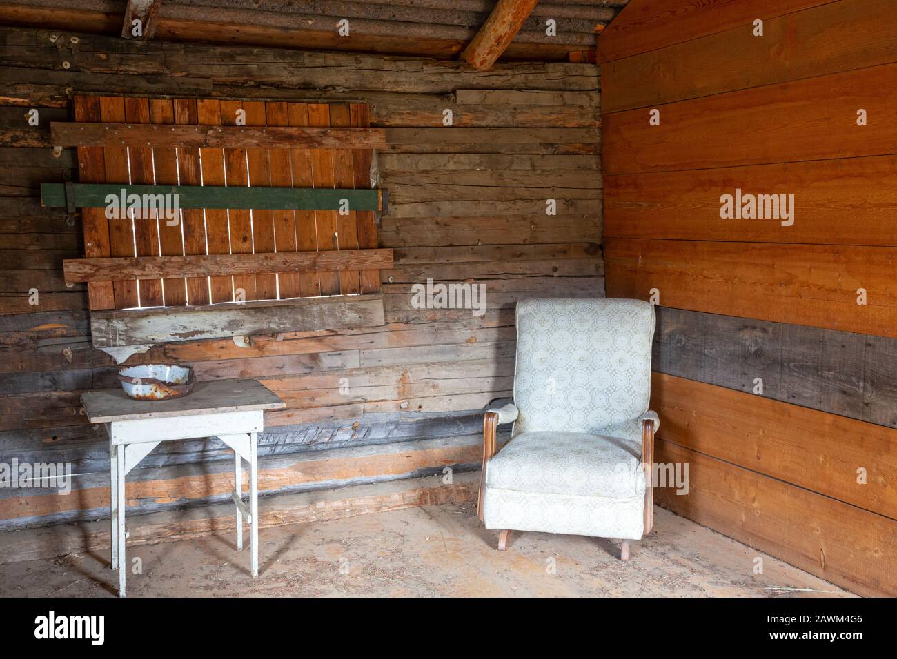 MT00497-00...MONTANA - Ein Sessel im stabilen Adams House in der Geisterstadt Garnet. Stockfoto