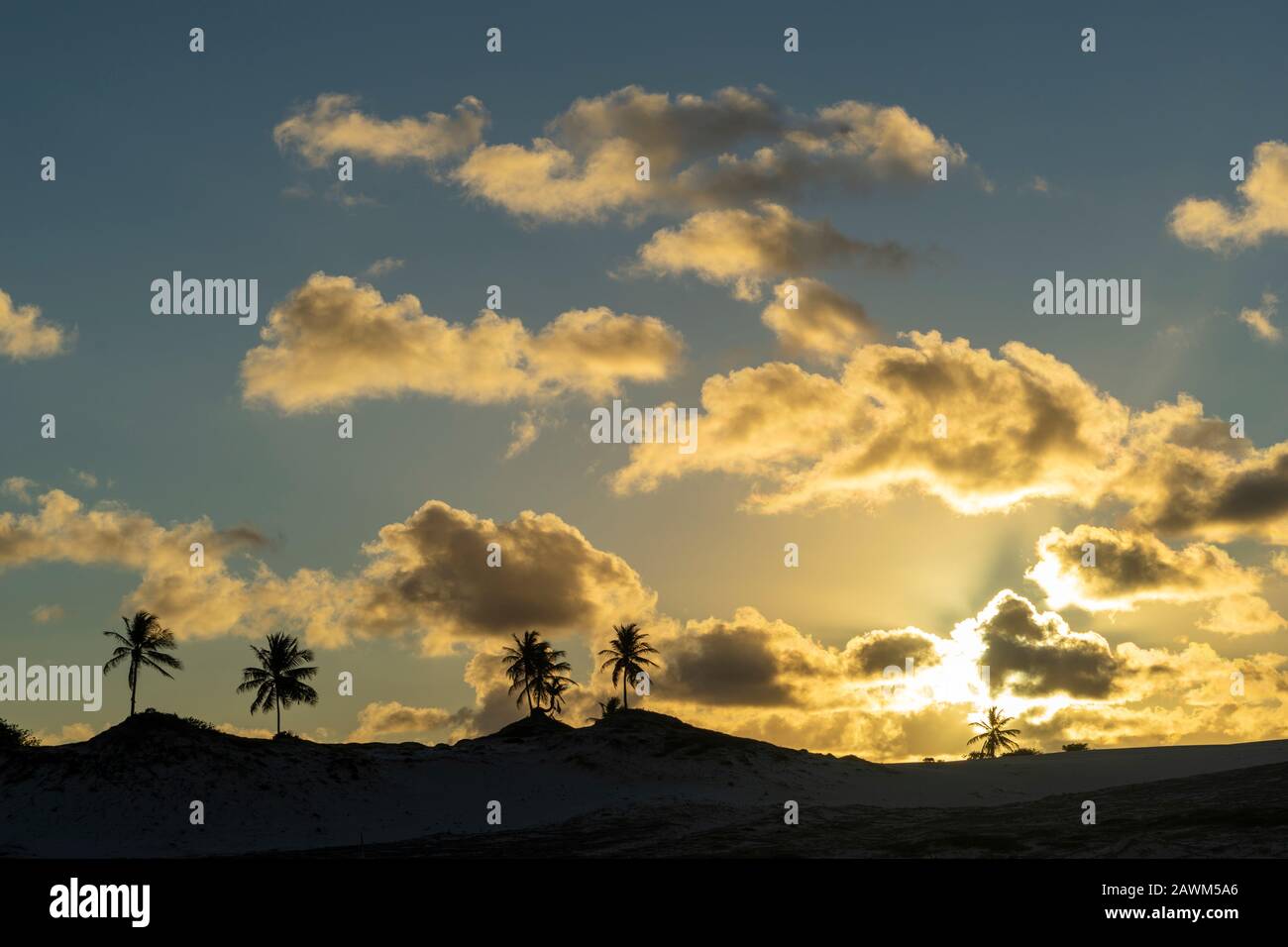 Fantastische Landschaft von Mangue Seco Düne und Strand aerea in Bahia, Brasilien Stockfoto