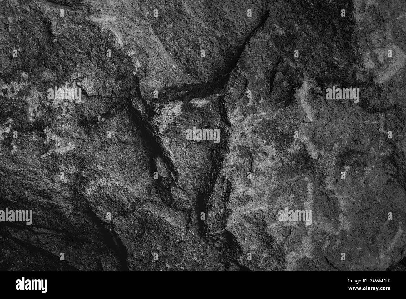 Abstrakter Hintergrund von natürlichem dunkelgrauem Stein oder Felsen (Monochromatik) Stockfoto