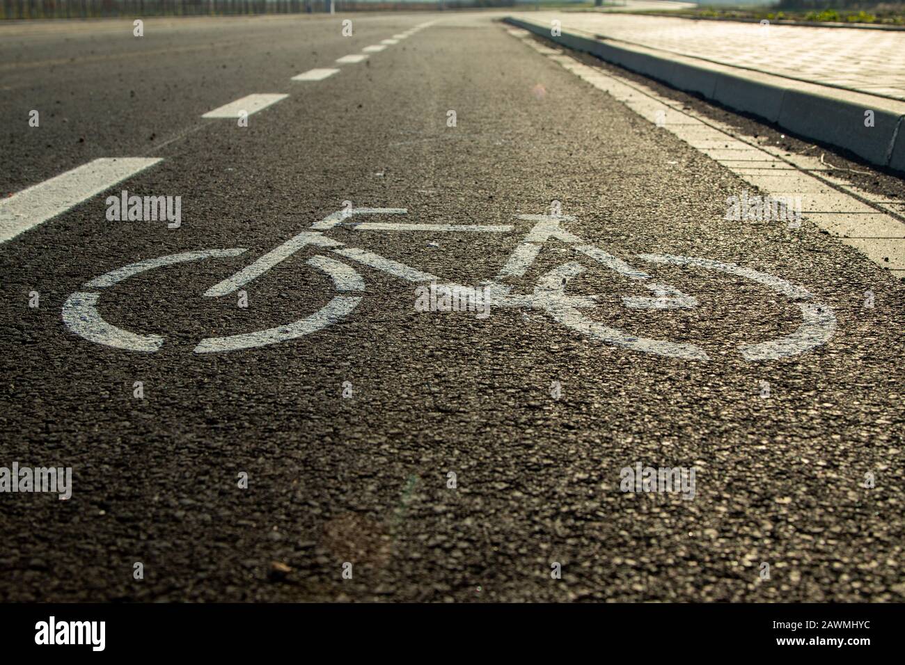 Fahrradschild auf der Straße, Unterschrift auf dem Fahrradweg Stockfoto