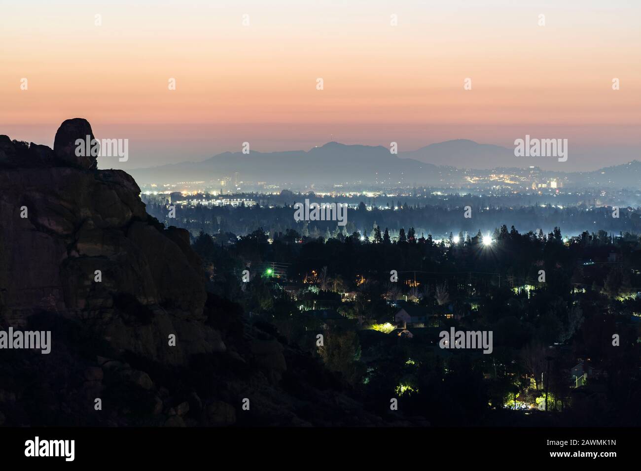 Blick auf Chatsworth, Stoney Point Park und das San Fernando Valley in Los Angeles, Kalifornien. Stockfoto