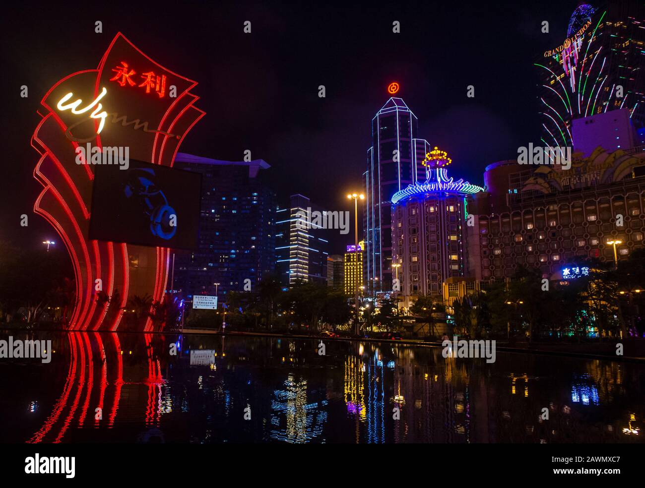 Die Skyline von Macau bei Nacht Stockfoto