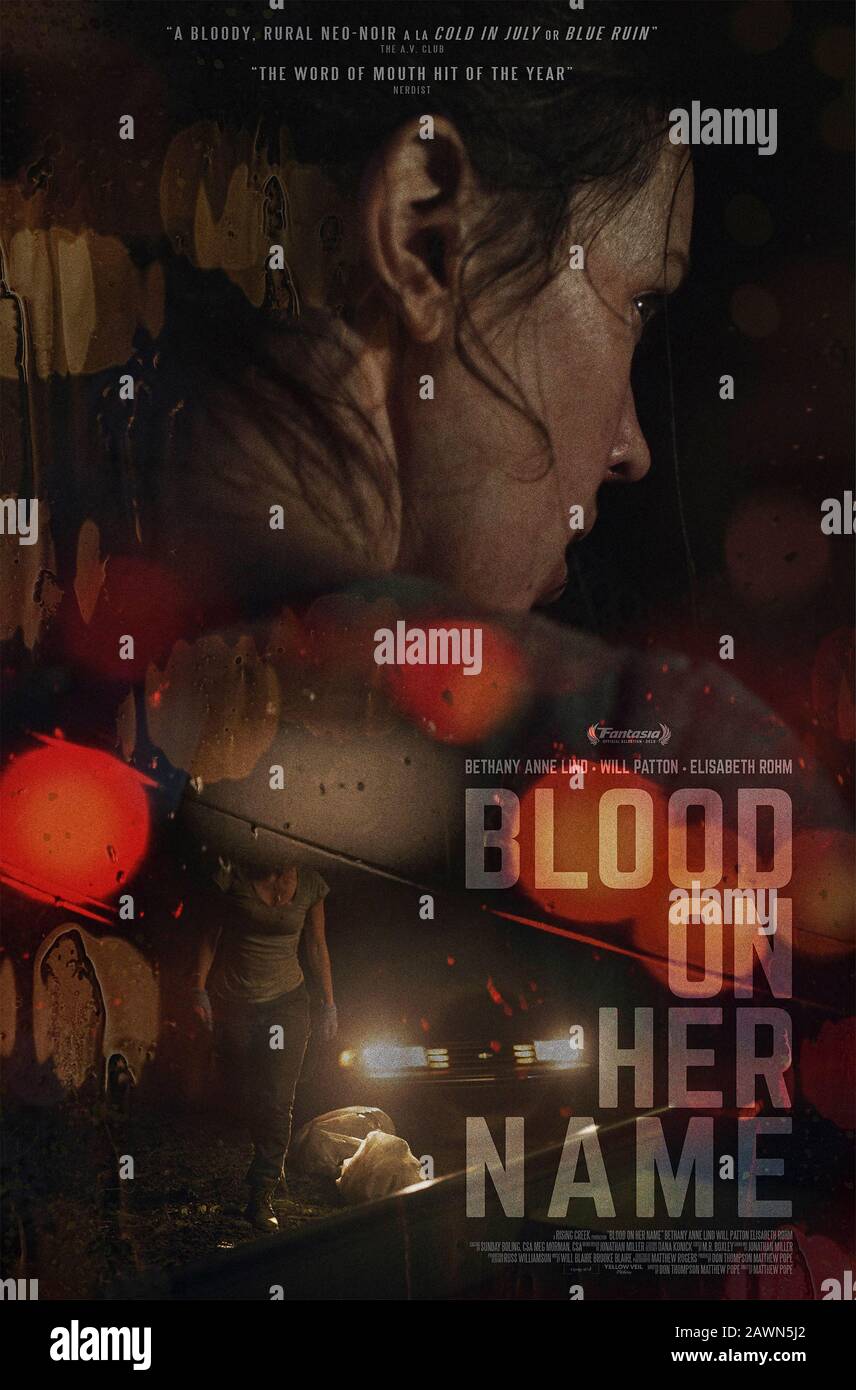 Blood on Her Name (2019) unter der Regie von Matthew Pope und mit Bethany Anne Lind in den Hauptrollen, Will Patton, Elisabeth Röhm und Jared Ivers. Eine Frau tötet versehentlich jemanden und versucht, den Körper zu entsorgen, bevor sie mit Schuldgefühlen überfallen wird. Stockfoto