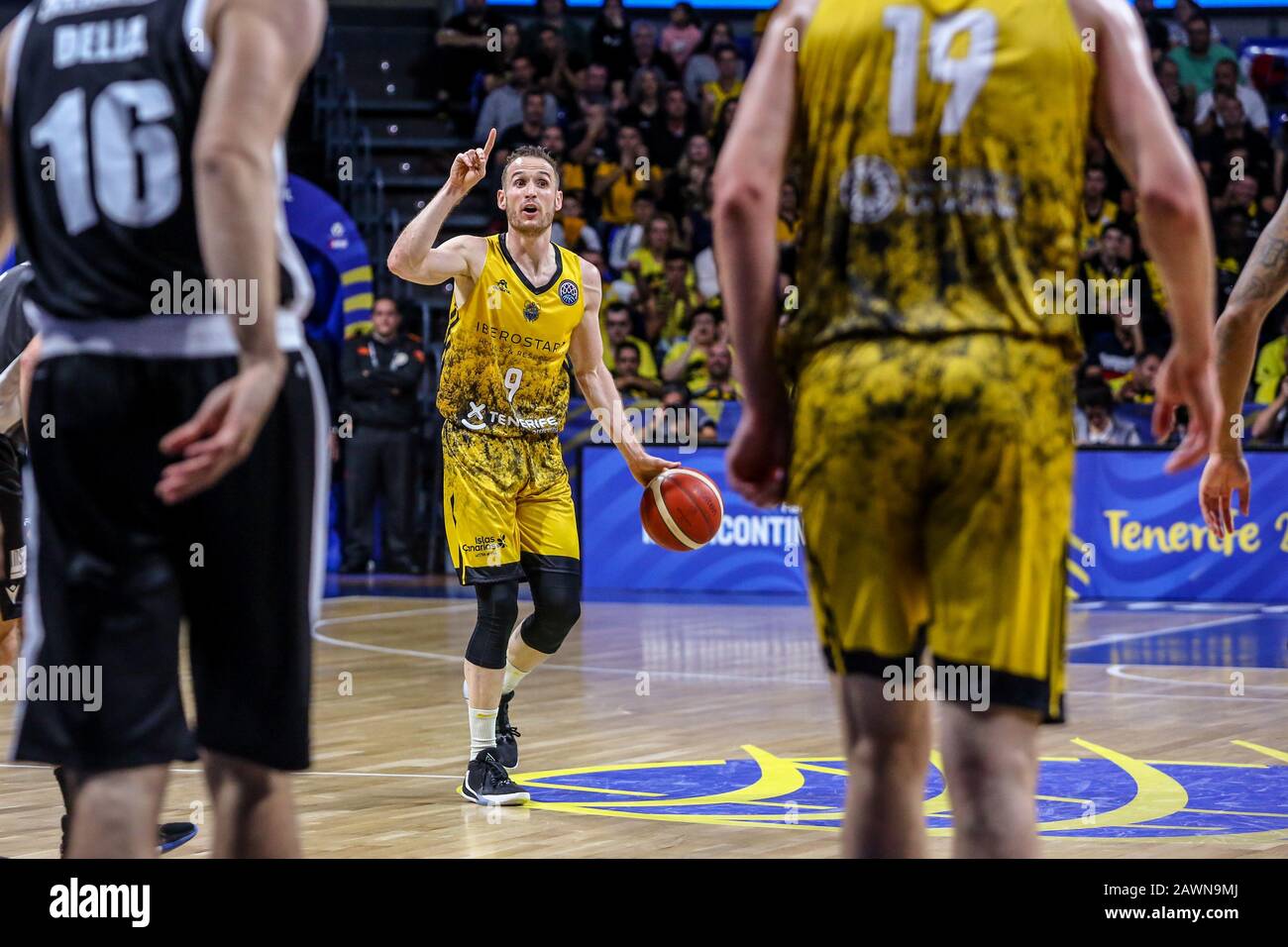 Teneras, Italien. Feb. 2020. Marcelinho huertas (iberostar tenera) im Finale im Einsatz - Segafredo Virtus Bologna vs. Iberostar Tenera, FIBA Intercontinental Cup in Tenera, Italien, 9. Februar 2020 Credit: Independent Photo Agency/Alamy Live News Stockfoto