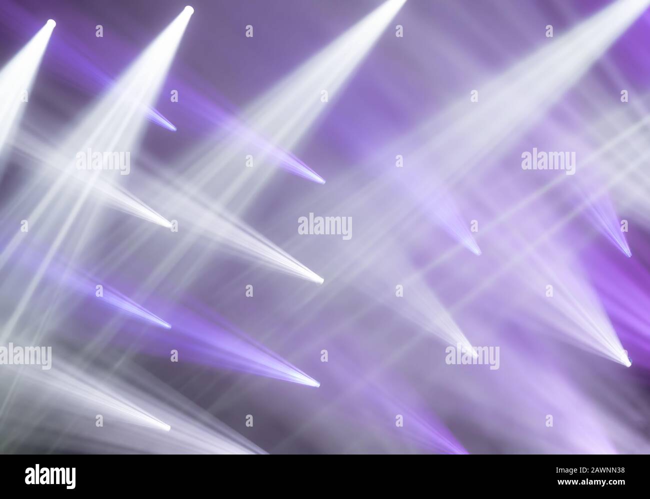 Licht auf der Bühne oder bei einer Konzertshow. Nachtparty Stockfoto