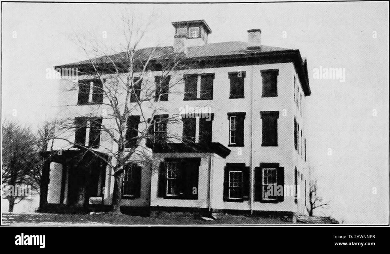 Eine ländliche Umfrage in Maryland, erstellt vom Department of Kirche and Country Life des Board of Home Missions der presbyterianischen Kirche in den USA. . alle ländlichen Gemeinden, die Tatsache bleibt, dass jeder Lehrer in der Gemeinschaft im Durchschnitt dreiundzwanzig Rezitationen pro Tag durchführen muss, mit der durchschnittlichen Zeit allottedeach Rezitation, nur fünfzehn Minuten. Ein derartiges Programm überlässt nur sehr wenig Chancen über die Grenzen des vorbestimmten Studiengangs hinaus. Der größere Teil der Schulen gibt überhaupt keine Zeit für solche, die für das Landleben von besonderer Bedeutung sind (Siehe Tabelle Nr. 20, A Stockfoto