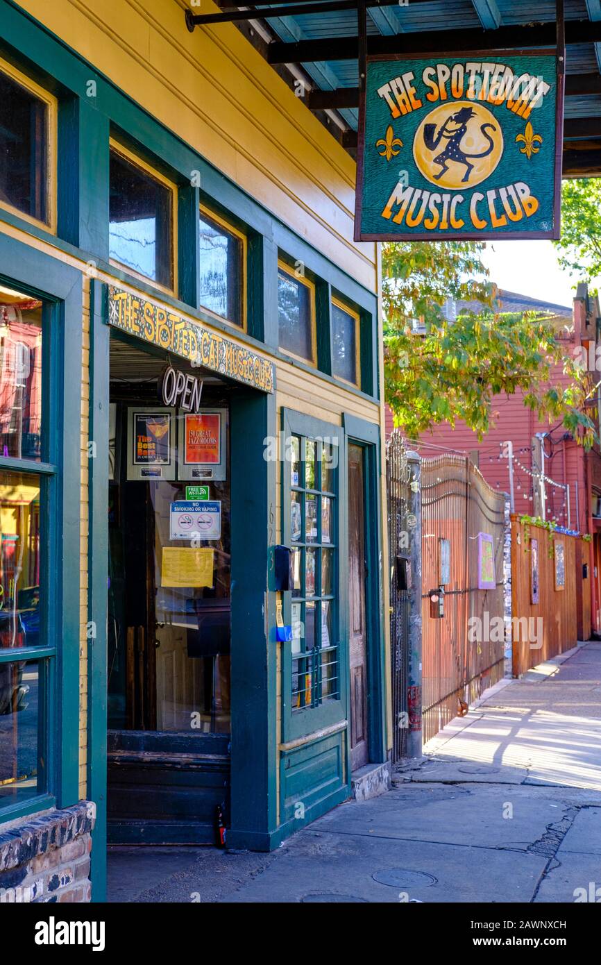 The Spotted Cat Music Club in der Frenchmen Street, Jazz-Live-Musik-Bar, Marigny, New Orleans, Louisiana Stockfoto