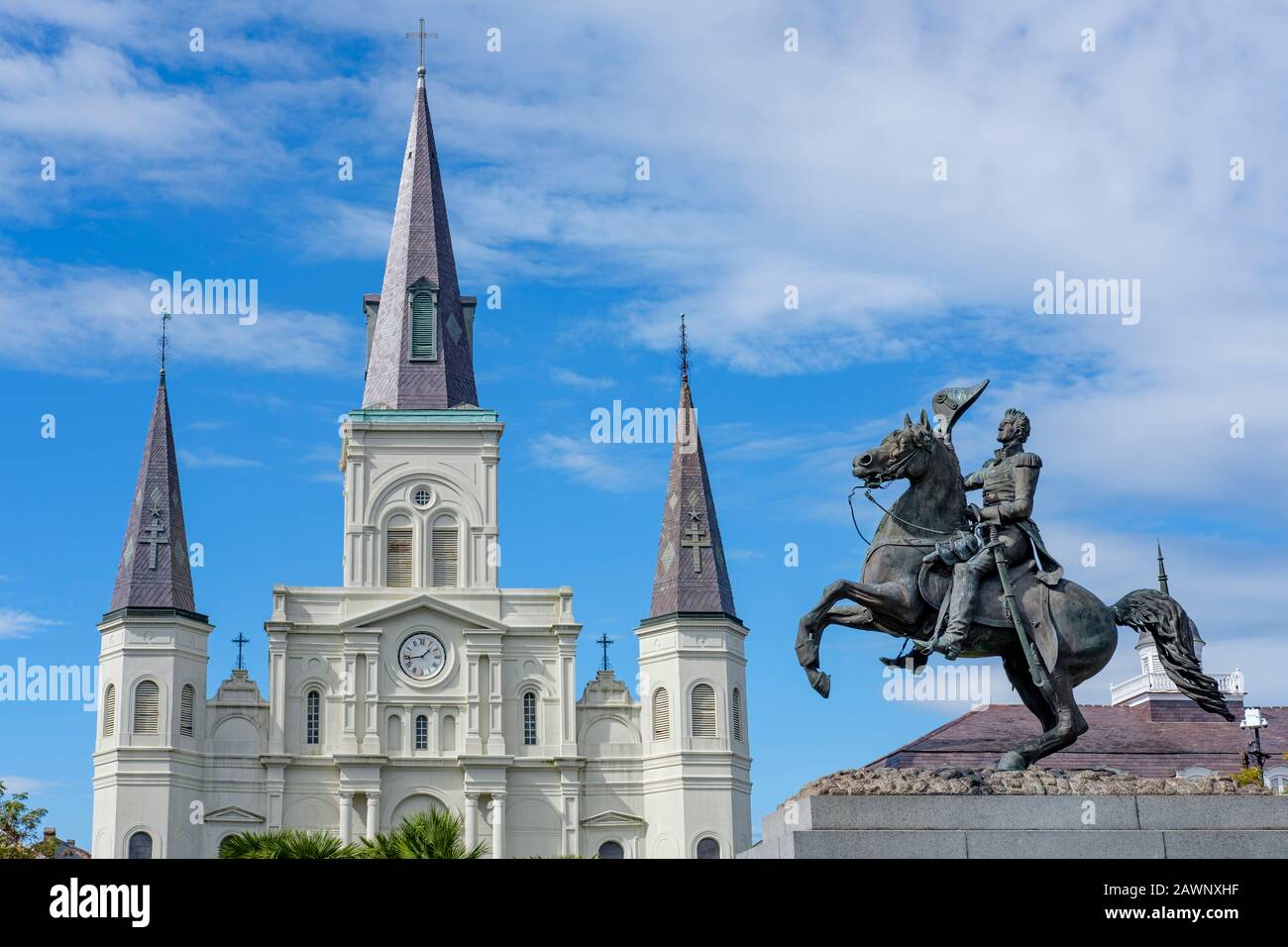 Andrew Jackson Statue des Bildhauers Clark Mills, Jackson Square mit Kirche der St. Louis Cathedral im Hintergrund, New Orleans French Quarter, USA Stockfoto