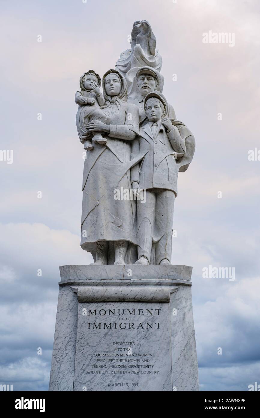 Denkmal für die Statue Aus Einwanderertem Marmor einer weiblichen Muse als Symbol der Hoffnung von Franco Alessandrini, Waldenberg Riverfront Park, River Walk, New Orleans Stockfoto