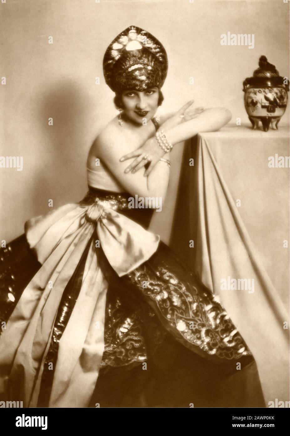 1922 Ca: Die Stummfilmschauspielerin LUCY DORAINE (* 1898; † 1989), Pubblicity still . Foto von Balàzs, Berlin, Deutschland . - FILM - KINO MUTO - SILE Stockfoto