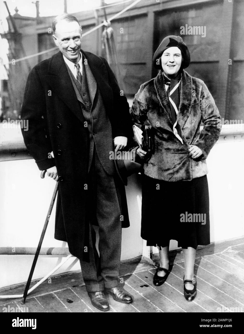 1930, USA: Der amerikanische Schriftsteller und Dramatiker SINCLAIR LEWIS (* 1885; † 1951) mit Frau Grace Livingston Hegger (1887-1981), Redakteurin bei Vogue Magaz Stockfoto