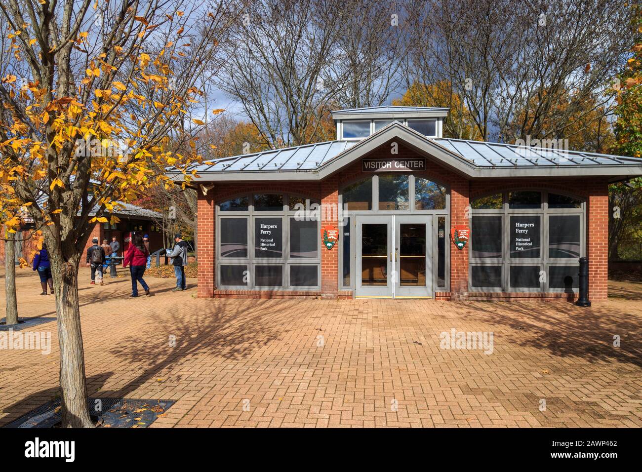 Harpers Ferry, WV/USA - 3. November 2018: Ein Besuchergebäude des National Park Service im Harpers Ferry National Historical Park. Stockfoto