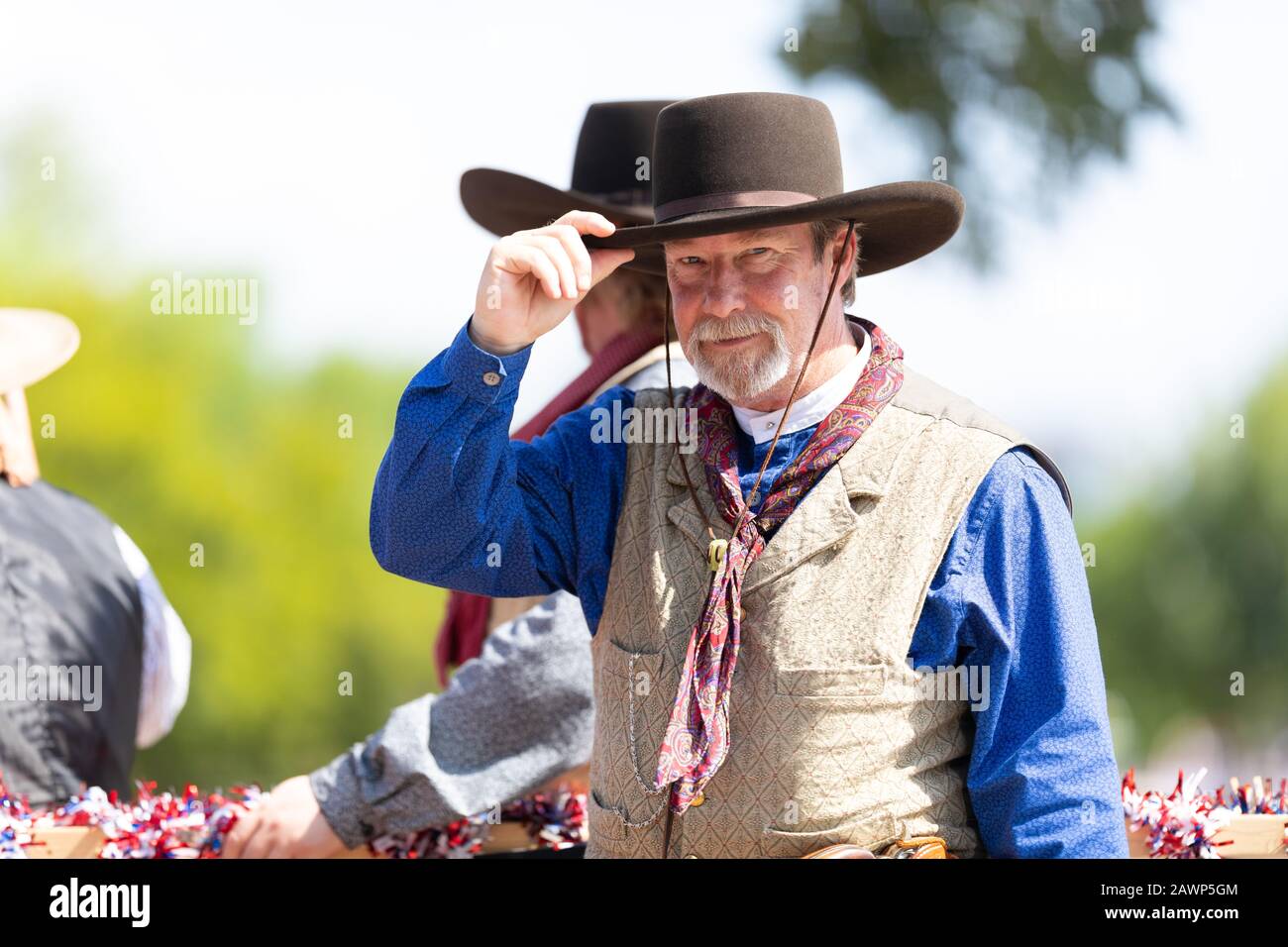 Arlington, Texas, USA - 4. Juli 2019: Arlington, 4. Juli Parade, Mann mit traditioneller Kleidung aus der Alten Westzeit Stockfoto