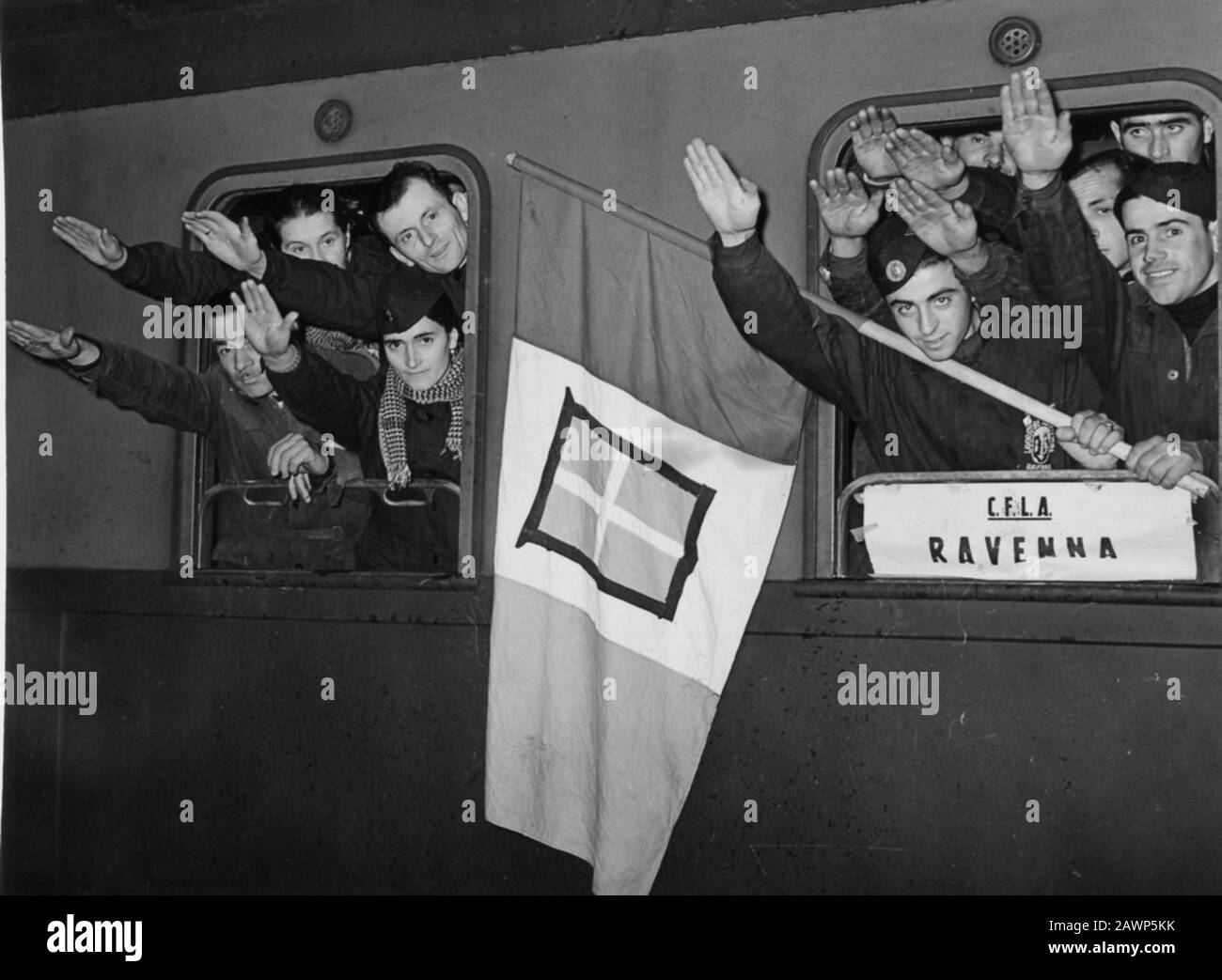 1939, RAVENNA, ITALIEN: C.F.L.A. ( Confederazione Fascista dei Lavoratori in der Agricoltur ) von RAVENNA, Rückkehr von der DEUTSCHLAND Reunion-Reise - FAS Stockfoto
