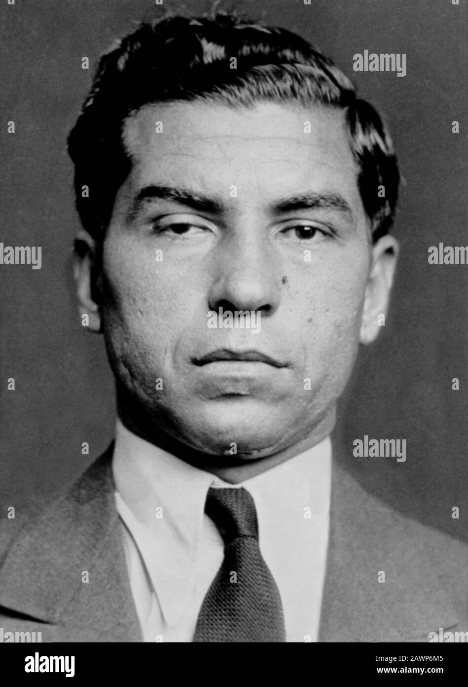 1936, 18. april, NEW YORK, USA: Der berühmte Mafia-Godfather-Gangstern Charles LUCKY LUCIANO ( Salvatore Lucania, 1897 - 1962) wurde inhaftiert, New Yorker Polic Stockfoto