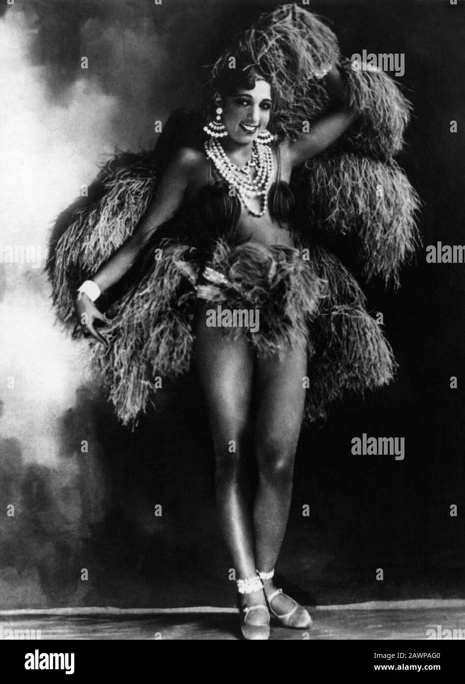 1925 Ca: Die gefeierte Sängerin und Tänzerin des pariser Jazz Age The american JOSEPHINE BAKER (Saint Louis USA 1906 - Paris, Frankreich 1975), Foto von Stockfoto