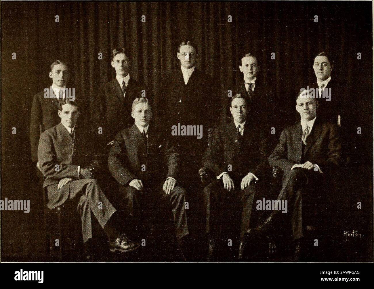 Liber brunensis . 9 Arthur Matteson Ham 10, Ex ofucio Arthur Edgar Mitarbeiter 11 Paul Matteson 06 ex ofucio Francis Xavier Keresey 12 C. Edwin Silcox ex officio Membership Committee John Collins Hennessy 10, Chairman Earl Balcom Dane 11 David Franklin Larkin 12 Warren Clifford Johnson 10, ex oMencio William Clement Giles 11, Ex ofucio Arthur Mathias-Ham 10, ex officio Kenneth Leland Nash 12, ex officioStephen Donald Pyle 10, ex officioEdward Sheldon Spicer 10, ex officioAdrien Edward Regnier 10 ex officioJohn Patrick Hartigan 10, ex officio Paul Matteson 06, ex officioLibrary Committee Warren Clifford Stockfoto