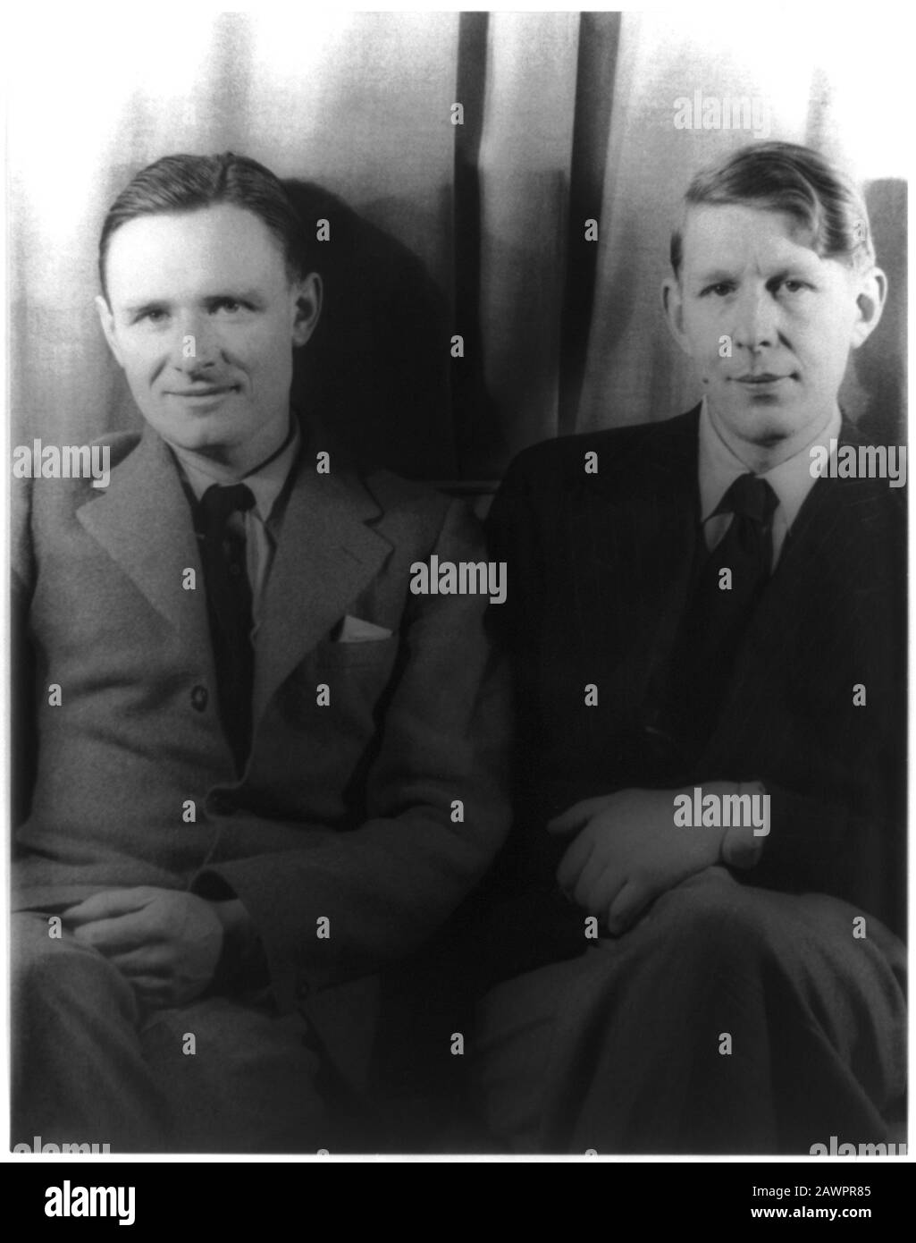 1939 , 6. februar, NEW YORK, USA: Der britische Dichter W. H. AUDEN (* 1907, 1973) mit dem Schriftsteller CHRISTOPHER ISHERWOOD (* 1904/1986 in London). Foto von CARL VAN Stockfoto