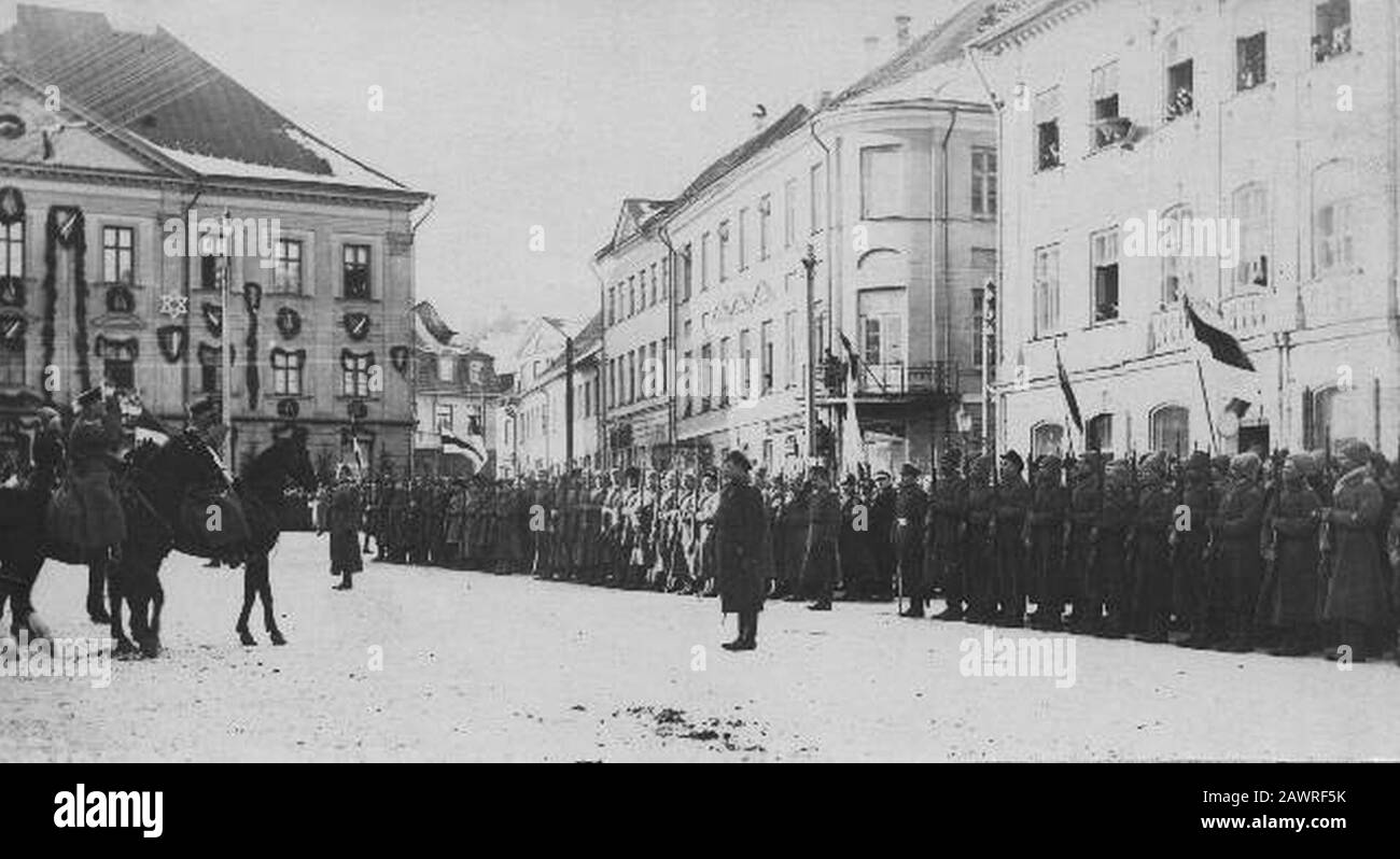 Foto Vabariigi aastapäeva paraad Tartu 24.02.1919 KLM ET 1424-3 F 1305-3. Stockfoto