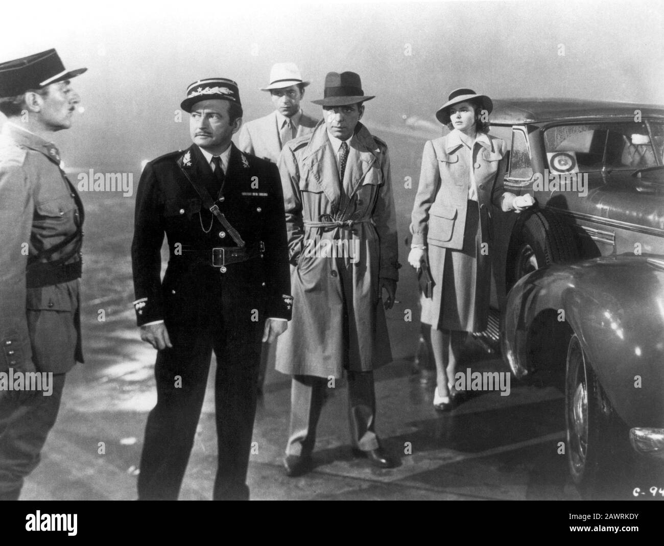 HUMPHREY BOGART , INGRID BERGMAN und CLAUDE RAINS in CASABLANCA ( 1943 ) von Michael Curtiz - FILM - KINO - FILM - Hollywood - Warner Bros - Spy st Stockfoto