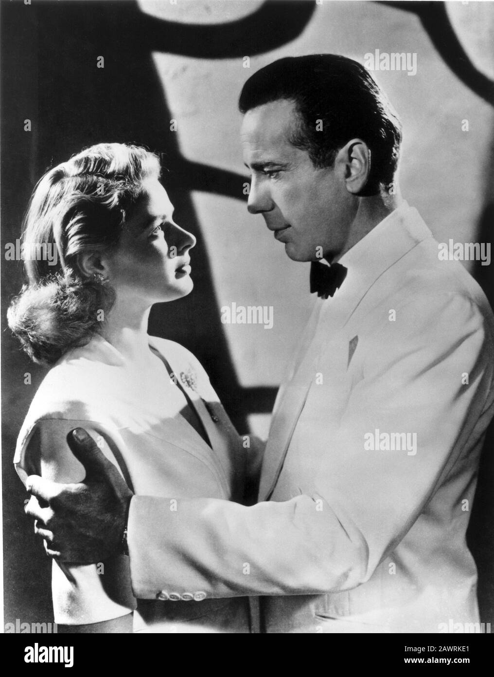 HUMPHREY BOGART und INGRID BERGMAN in CASABLANCA ( 1943 ) Von Michael Curtiz - Warner Bros - FILM - FILM - KINO - KULT - scena d' amore - Liebe sce Stockfoto