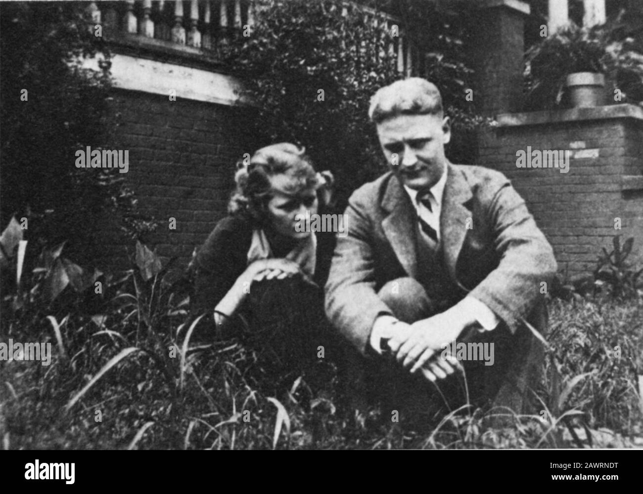 Im Jahre 1920 wurde der us-amerikanische Schriftsteller FRANCIS SCOTT FITZGERALD (* um 156-1940) mit der Ehefrau Zelda Sayre (* 1899, † 1948) vor dem Sa geboren Stockfoto