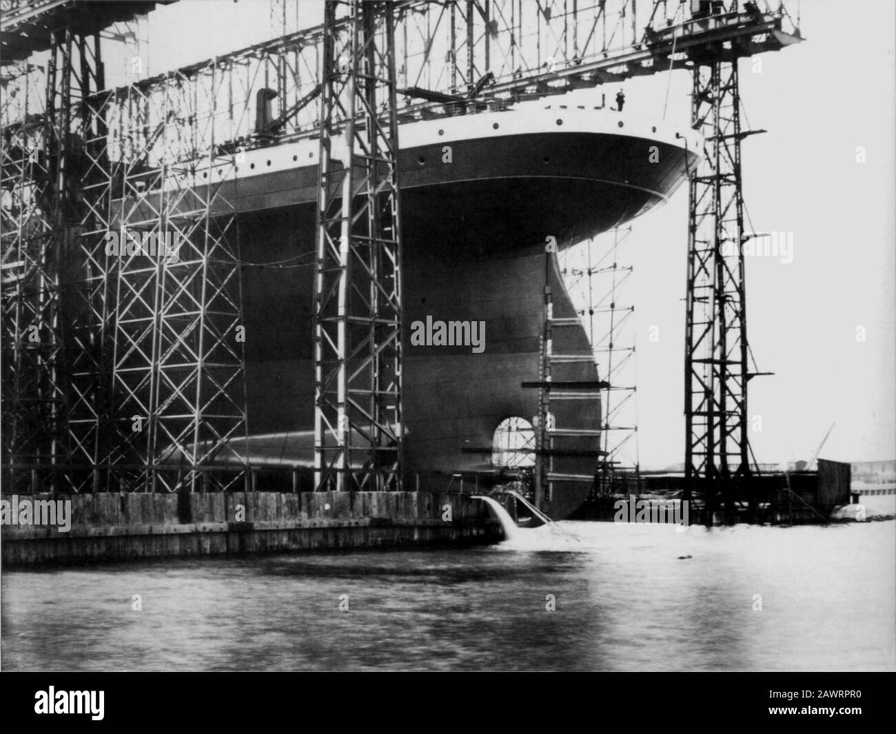 1911, Mai, Irenland Der britische OzeanLiner RMS TITANIC. Die Titanic ist startbereit. Das