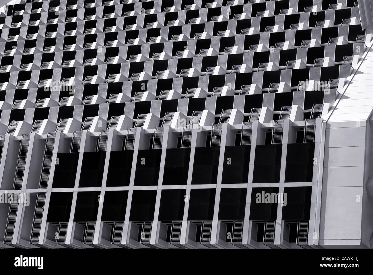 Abstrakte Strukturarchitektur in Schwarzweiß Stockfoto