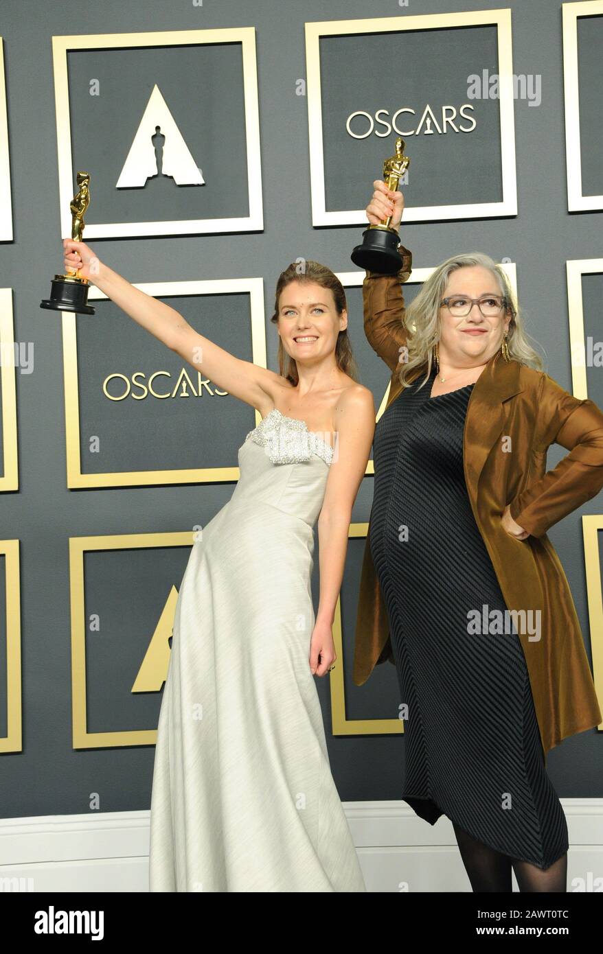 Los Angeles, Kalifornien. Februar 2020. Carol Dysinger, Elena Andreicheva im Presseraum der 92. Oscarverleihung - Presseraum, Dolby Theatre in Hollywood and Highland Center, Los Angeles, CA 9. Februar 2020. Credit: Elizabeth Goodenough/Everett Collection/Alamy Live News Stockfoto