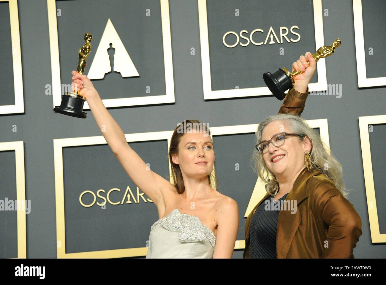 Los Angeles, Kalifornien. Februar 2020. Carol Dysinger, Elena Andreicheva im Presseraum der 92. Oscarverleihung - Presseraum, Dolby Theatre in Hollywood and Highland Center, Los Angeles, CA 9. Februar 2020. Credit: Elizabeth Goodenough/Everett Collection/Alamy Live News Stockfoto