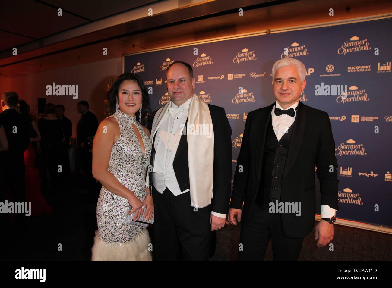 Dirk Hilbert mit Ehefrau Su Yeon Hilbert, Hans-Joachim Frey beim 15. SemperOpernball 2020 in Dresden in der Stockfoto