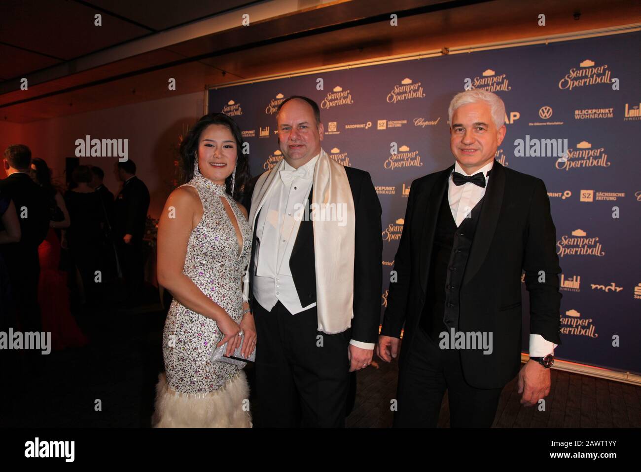 Dirk Hilbert mit Ehefrau Su Yeon Hilbert, Hans-Joachim Frey beim 15. SemperOpernball 2020 in Dresden in der Stockfoto
