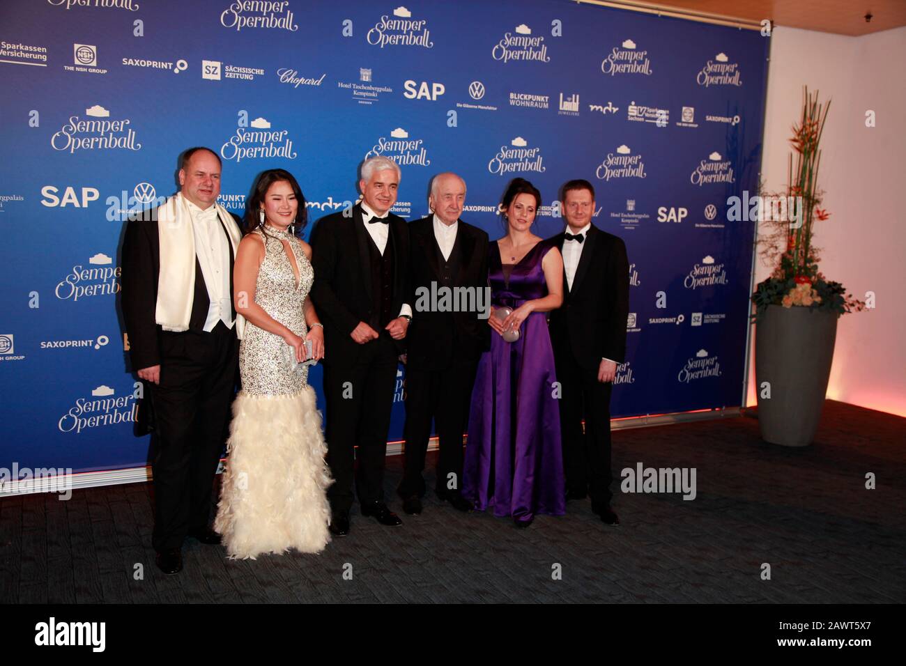 Dirk Hilbert mit Ehefrau Su Yeon Hilbert, Armin Mueller-Stahl, Hans-Joachim Frey, Michael Kretschmer mit Freundin Annett Hofmann beim 15. SemperOpern Stockfoto