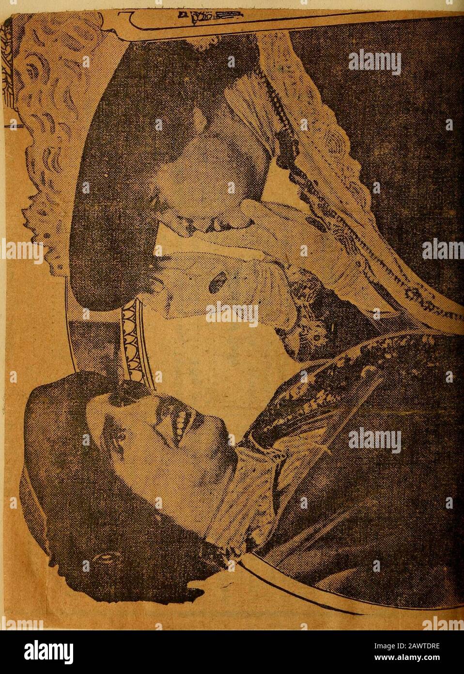 Helen Keller Zeitung Mitteilungen . t^ ,-* G C 01 S . ^IS25 >." sti^E-i .M ^ d o 2 o g §2.S3c2CIS5 ^tsJW ZU ^ MC(l4. IBA-tk^, >VleLtv.ex, ZJ u vv -e- &  CL^-rll. 1 ^.. I^i3 ^ He%9""J^SiJS^.,J,AS überwinden düstere Hindernisse in der Karriere und liasacoomplislied so viele Wunderbarkeiten, dass sie endlich havinglearned zu sprechen scheint Hütte eine Naturalkrönung ihrer jahrelangen Arbeit. Dies hat jedoch ihre größte Aufgabe erfüllt und war nur das Ergebnis einer beispiellosen Geduld und Anstrengung. Es wird von Großen Aura-Chirurgen gesagt, dass sie die größte individuelle Erzielung in der gesamten Geschichte von sind Stockfoto