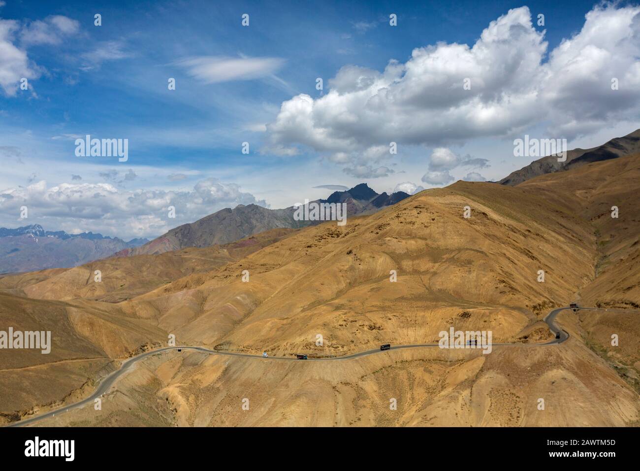 Srinagar Highway, Fotu La Pass, Ladakh, Indien. Fotu La ist einer von zwei hohen Gebirgspässen zwischen LEH und Kargil Stockfoto