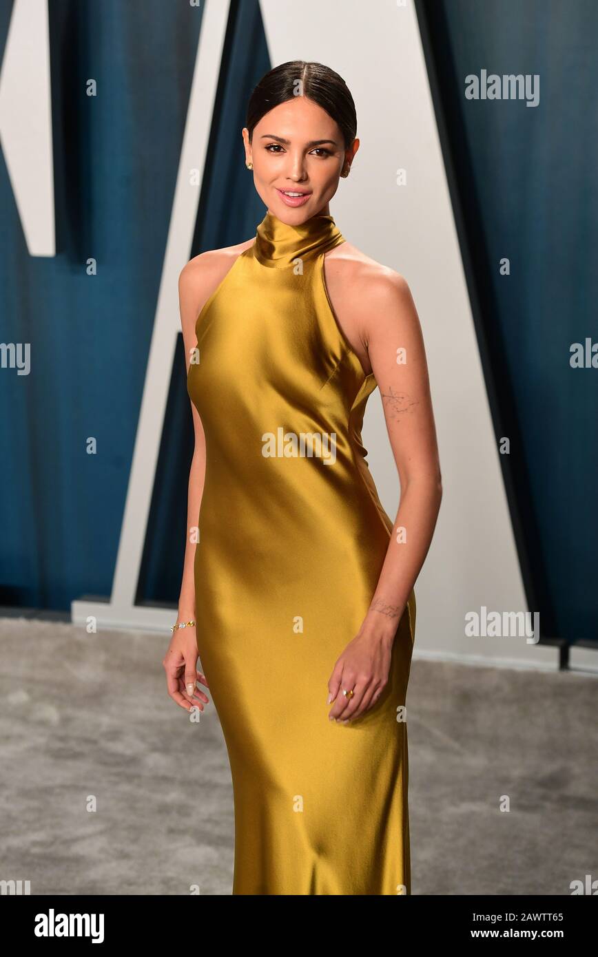 Eiza Gonzalez besucht die Oscar-Party der Vanity Fair, die im Wallis Annenberg Center for the Performing Arts in Beverly Hills, Los Angeles, Kalifornien, USA abgehalten wird. Stockfoto