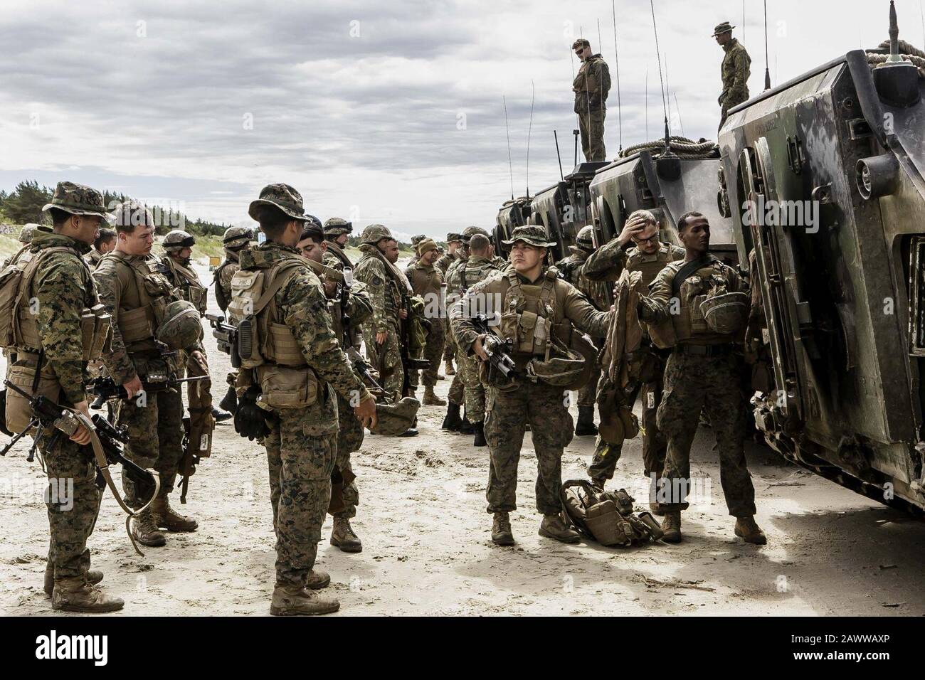 Fox Co. Kehrt nach dem Training in Litauen während BALTOPS (40883357610) zur USS Oak Hill zurück. Stockfoto