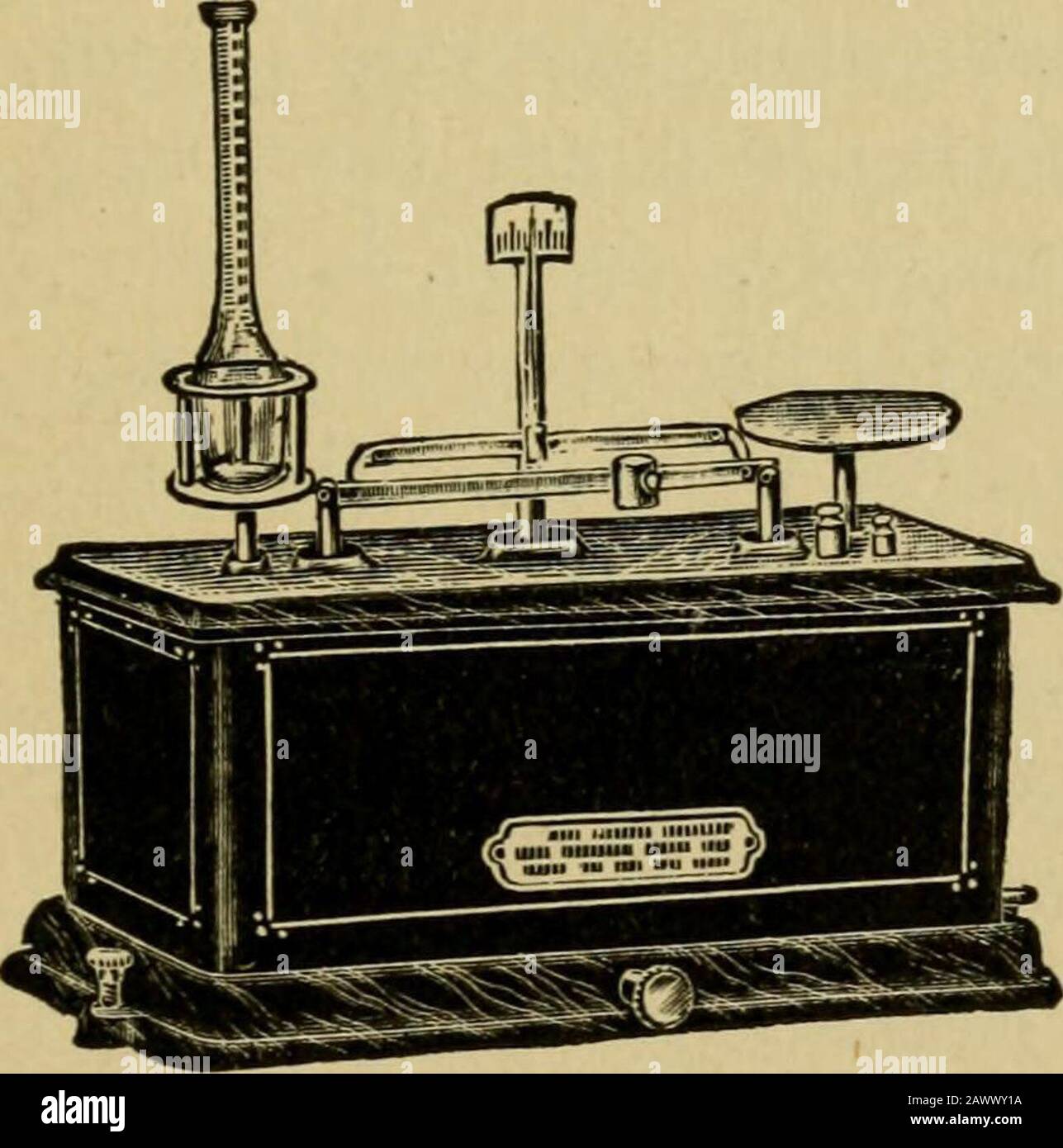 Vermarktung von Duften und Milchprodukten. Am 71. Gewicht der frischen Separatorcreme mit einer 17,6 cc. Pipette. Prozent des Fettspezifischen Schwergewichts der Creme in Creme. (Gewogen) in Gramm. 10 1.023 17.9 15 1.012 17.7 20 1.008 17.3 25 1.002 17.2 80 .996 17.0 35 .980 16.4 40 .966 16.3 45 .950 16.2 60 .947 15.8 Diese Zahlen zeigen deutlich, dass Gerechtigkeit nicht doneto-Gönner sein kann, wenn Creme mit einer 17,6 c.c.pipette beprobt wird. Creme wird daher immer auf einer Creamskale gewogen, die Menge, die für eine volle Probe erforderlich ist, achtzehn Gramm. Cremeflaschen und Deren Verwendung. Es gibt zahlreiche Arten von Cremeflaschen Stockfoto