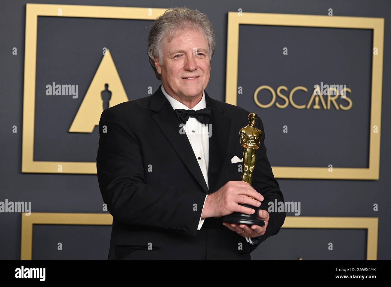 Los Angeles, USA. Februar 2020. Academy Awards - Presseraum, Hollywood, Kalifornien, USA. Februar 2020. Donald Sylvester, Gewinner des Best Sound Mixing für "Ford gegen Ferrari, posiert im Presseraum bei der 92. Annual Academy Awards, die am 9. Februar 2020 im Dolby Theatre in Hollywood, Kalifornien abgehalten werden. (Foto von Anthony Behar/Sipa USA) Credit: SIPA USA/Alamy Live News Stockfoto