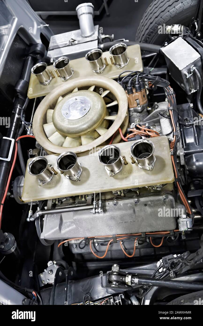 Paris, Frankreich. Februar 2020. 1964 Porsche 904/8 acht Zylinder   Die Retromobil-Show öffnet ihre Türen vom 5. Bis 9. Februar 2020 auf der PARIS-EXPO. Stockfoto