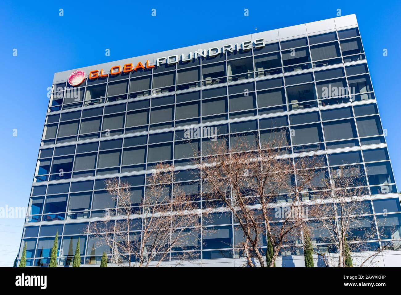 Feb. 2020 Santa Clara/CA/USA - GLOBALFOUNDRIES-Hauptsitz im Silicon Valley; GLOBALFOUNDRIES ist eine amerikanische Halbleitergießerei, die von t Stockfoto