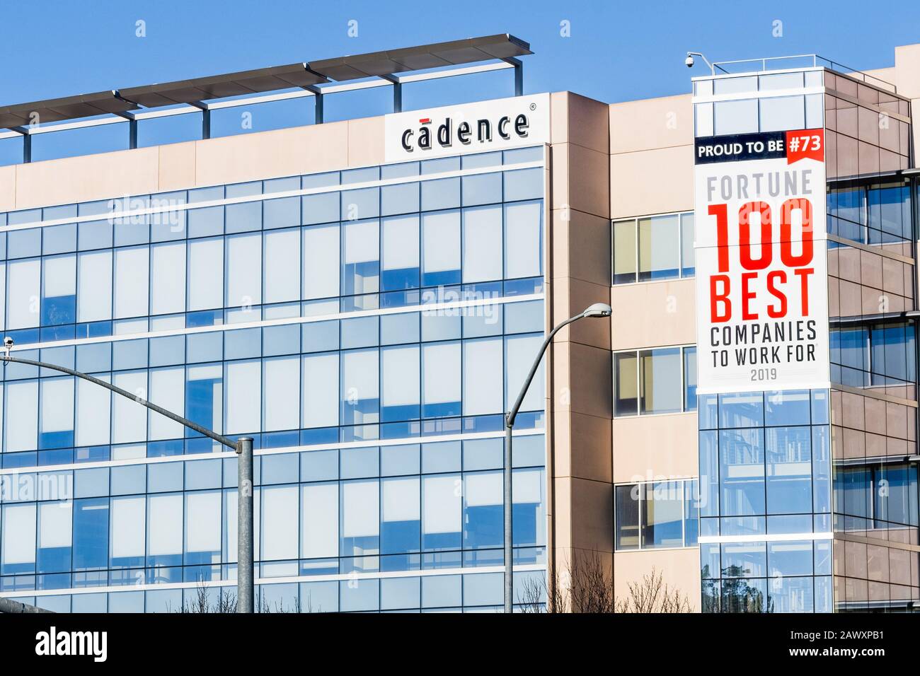 Februar 2020 San Jose/CA/USA - Cadence Campus im Silicon Valley; Cadence Design Systems, Inc. Ist ein multinationaler amerikanischer Elektronikdesign-Automa Stockfoto