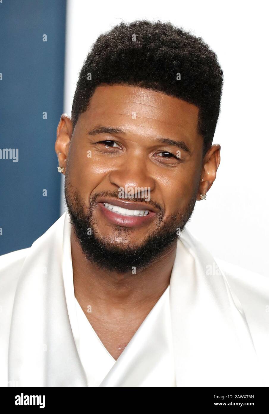 Beverly Hills, Vereinigte Staaten. Februar 2020. Beverly HILLS, LOS ANGELES, KALIFORNIEN, USA - 9. FEBRUAR: Usher kommt zur Oscar-Party der Vanity Fair 2020, die am 9. Februar 2020 im Wallis Annenberg Center for the Performing Arts in Beverly Hills, Los Angeles, Kalifornien, USA stattfindet. (Foto von Xavier Collin/Image Press Agency) Credit: Image Press Agency/Alamy Live News Stockfoto