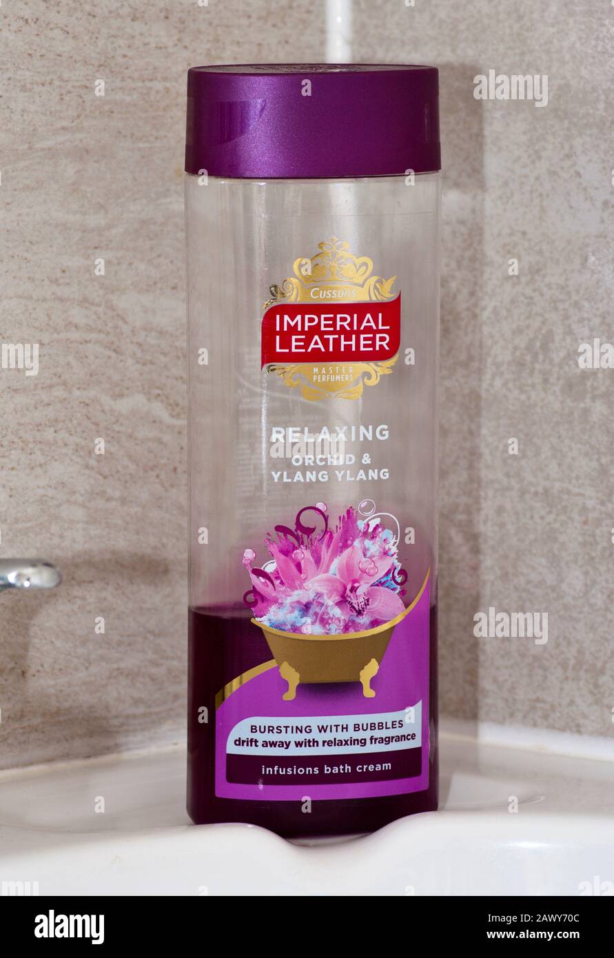 Kunststoffflasche Mit Bath-Creme Aus Kaiserleder Stockfoto