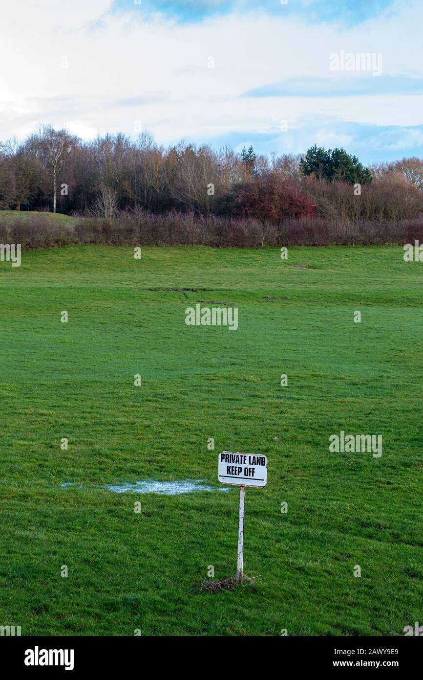 Privates Land, Warnschild in Farmland Cheshire UK fernhalten Stockfoto