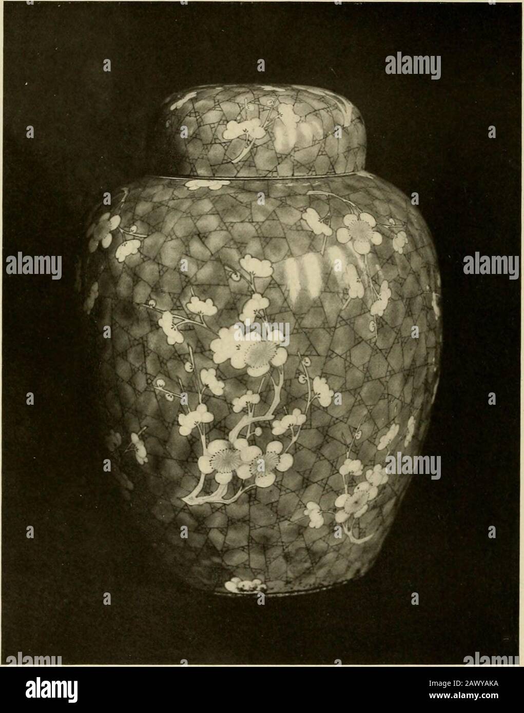 Katalog einer Sammlung von Gemälden und Kunstobjekten .. . I 155 KANG-HSI PERIODE 1662-I722 383. II56 CHINESISCHE KANG-HSI-PERIODE 1662-I722 384 Stockfoto