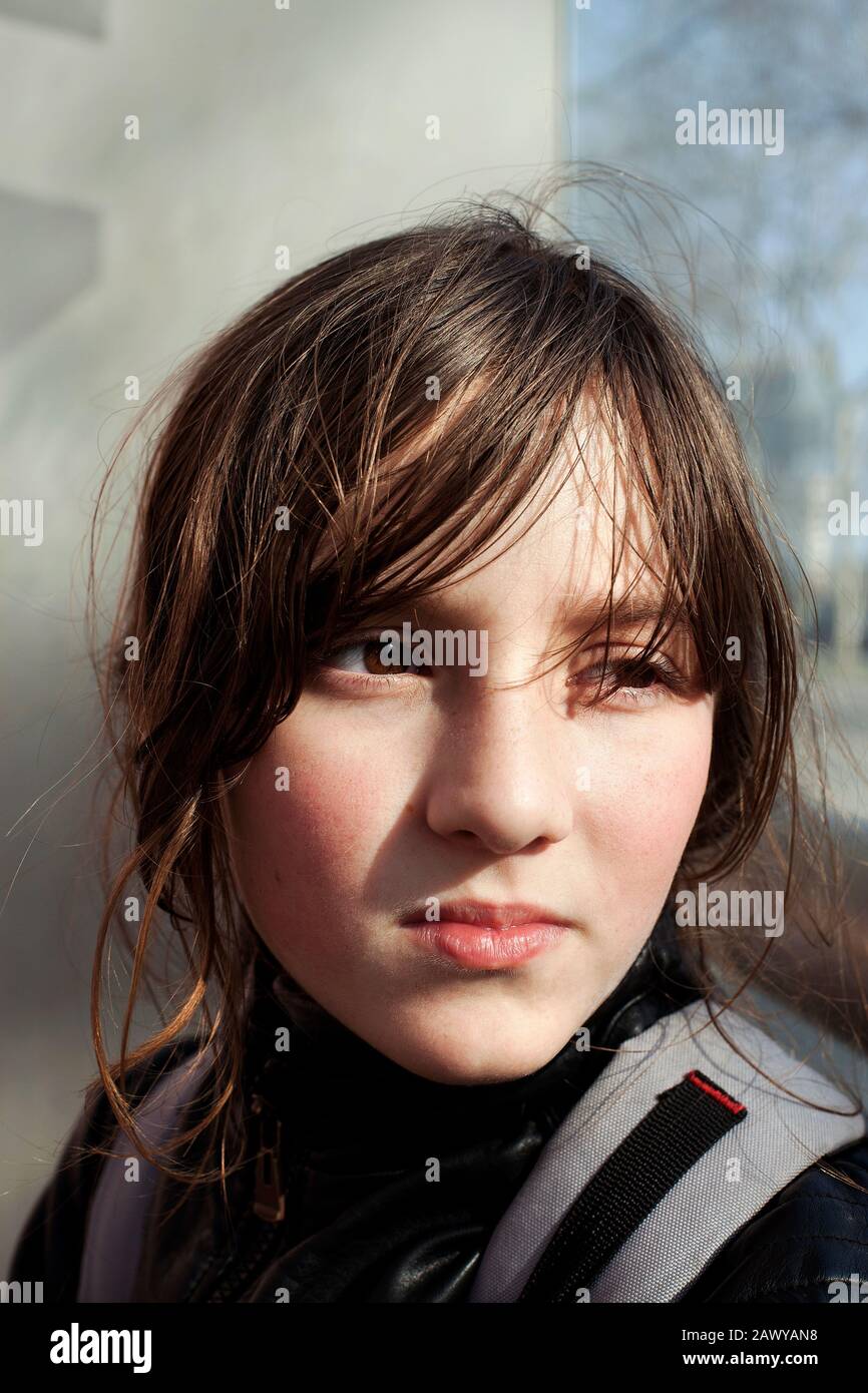 11-jähriger halb spanischer, halb englischer Junge. Stockfoto