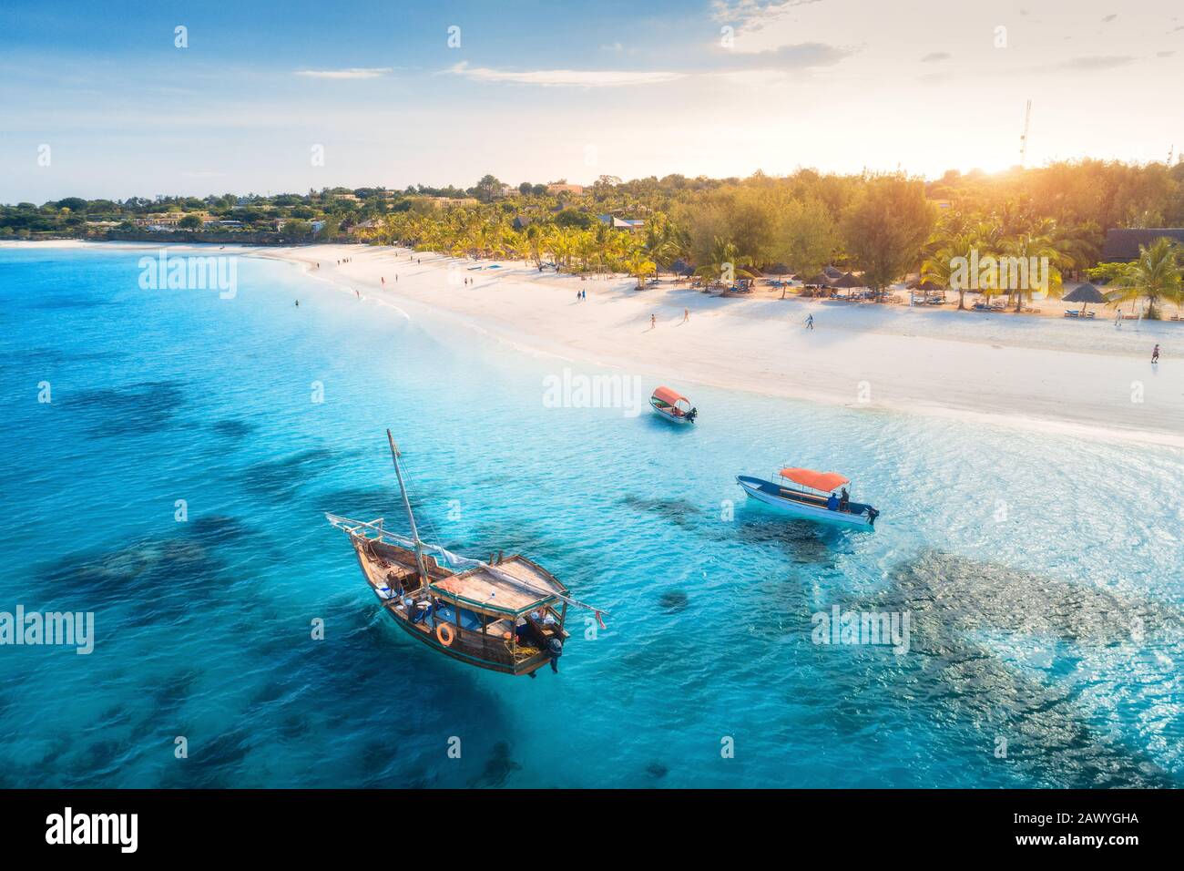 Luftaufnahme der Fischerboote auf dem tropischen Meer Küste Stockfoto