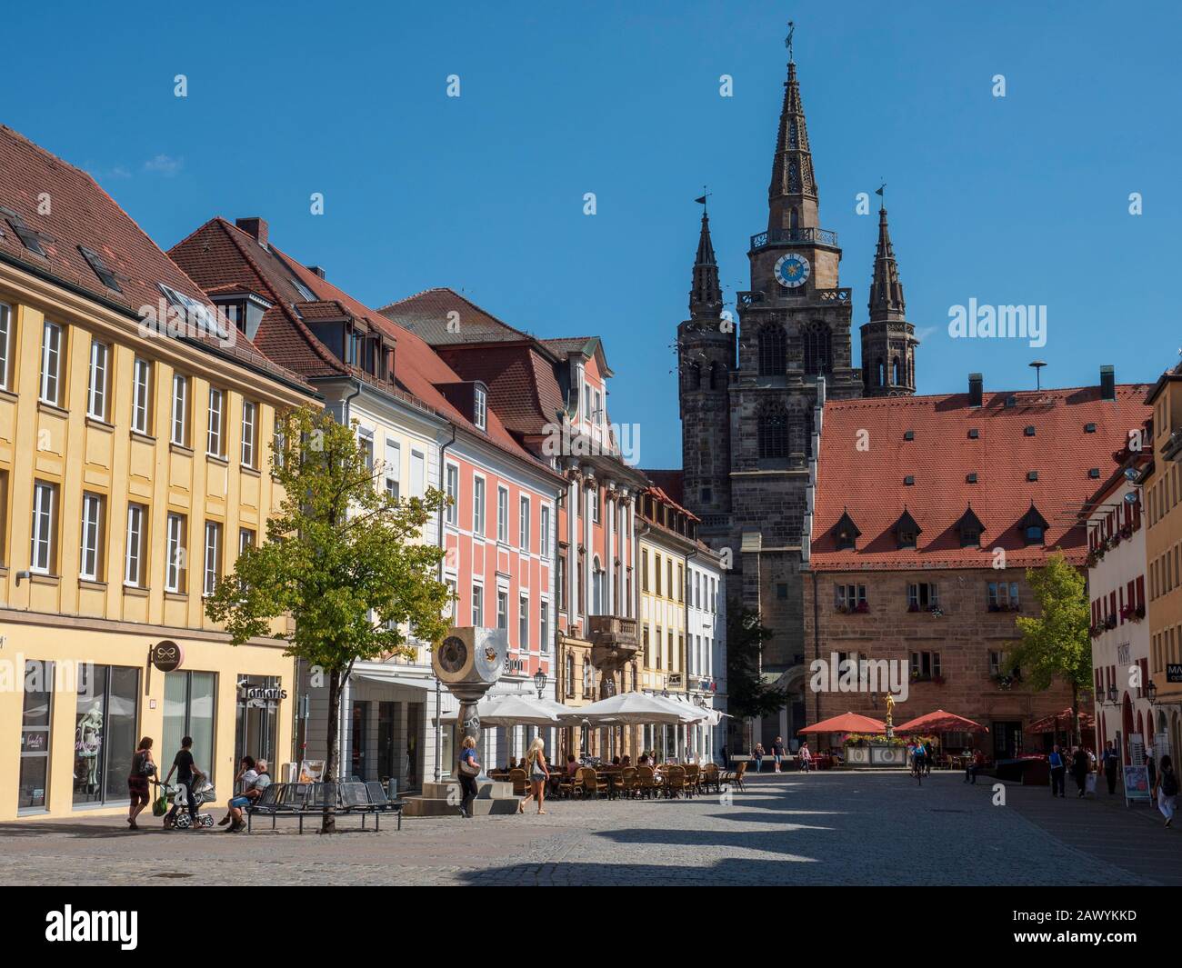 Martin-Luther-Platz mit Blick auf St. Gumbertus, Stadthaus, Markgraf-Georg-Brunnen und Rathaus, Ansbach, Mittelfranken, Franken, Bayern, Deutschland Stockfoto