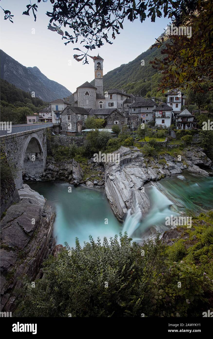 Alpenlandschaft Lavertezzo-Dorf, Schweiz. Stockfoto
